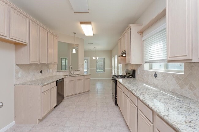 Building Photo - 3327 Summerwood Ln