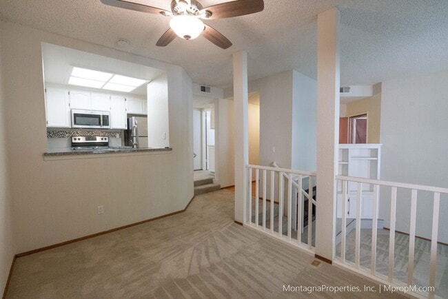 Building Photo - Spacious Townhome - GARAGE - Light and Bri...
