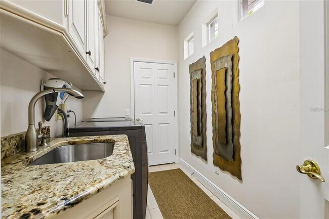 Building Photo - 3274 Oakmont Terrace