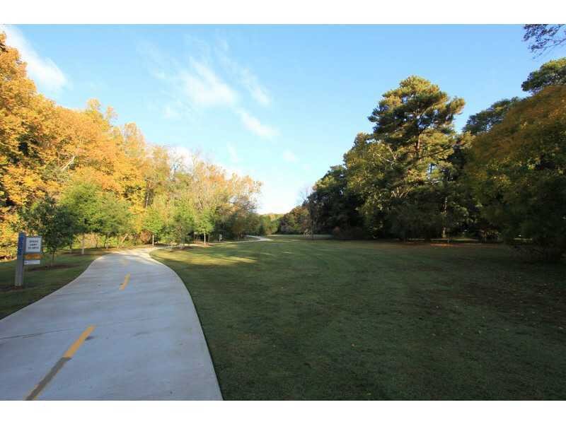 Building Photo - 215 Semel Dr