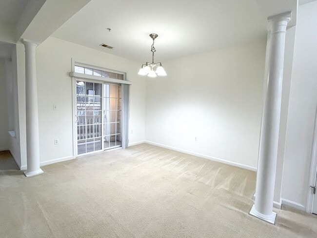 Building Photo - Sizable End Unit Townhome in Wheaton w/ 2 Car Garage!