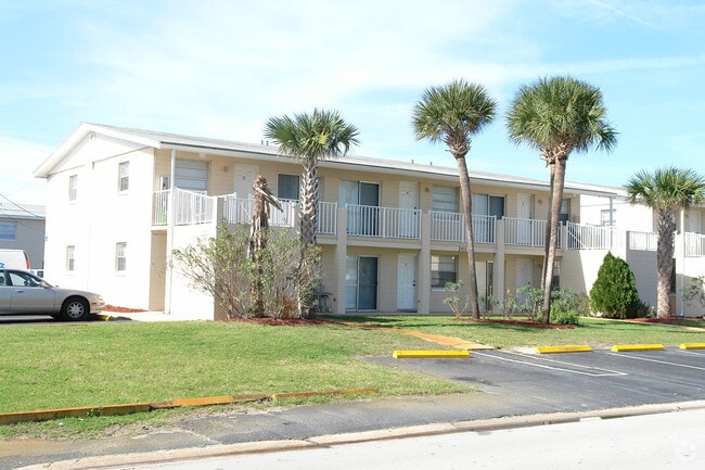 Building Photo - 2411-2417 N Oleander Ave