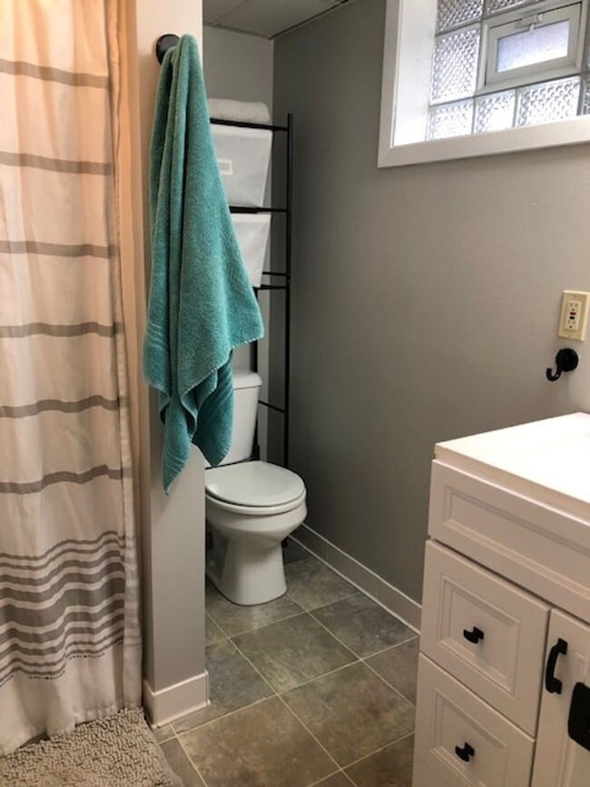 Building Photo - For Rent – Charming 2 Bed, 2 Bath Single-F...