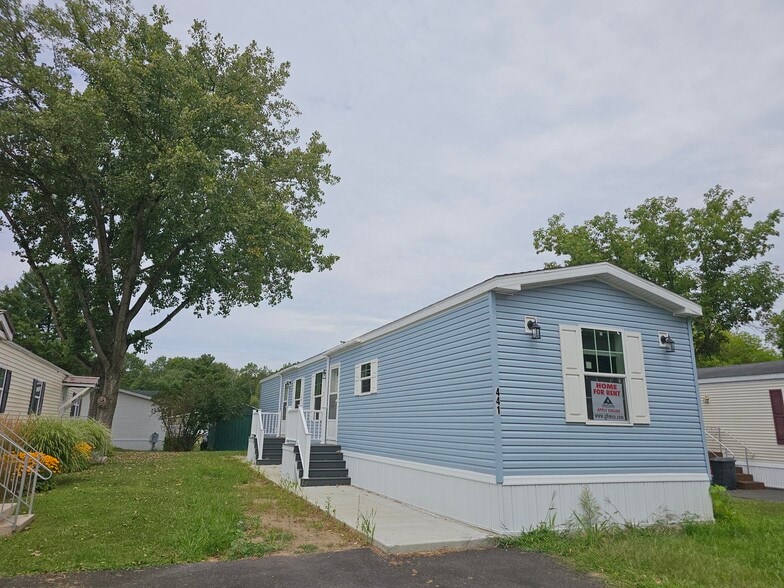 Building Photo - 441 Tulip Dr