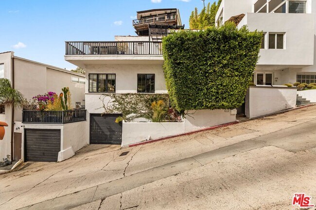 Building Photo - 1767 N Orange Grove Ave