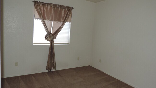 Building Photo - Chaparral Village North 3 bedroom home