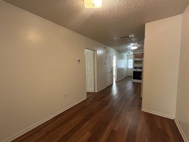 Building Photo - 1110 N Brunnell Pkwy