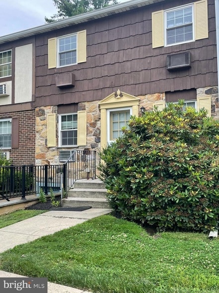 Building Photo - 207 Walnut Hill Rd