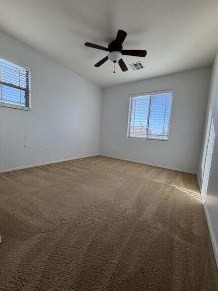 BR3 - 15642 W Devonshire Ave