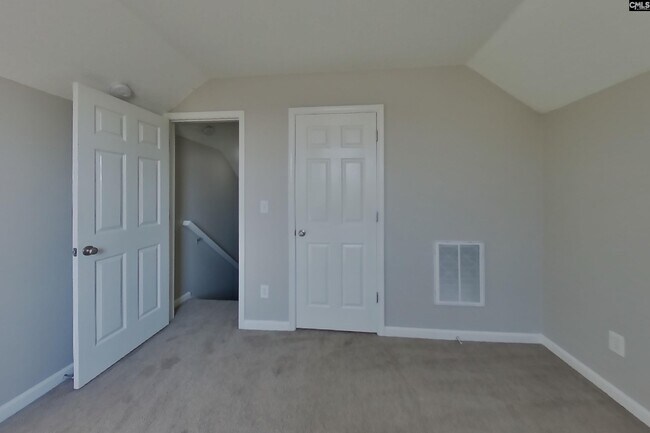 Building Photo - 819 Chablis Dr