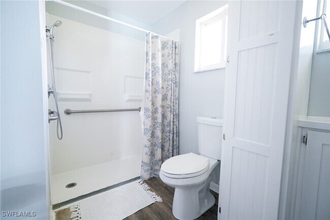 Building Photo - 1351 Oaklawn Ct