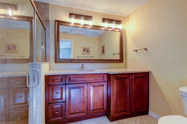 Building Photo - 407 15th Ave