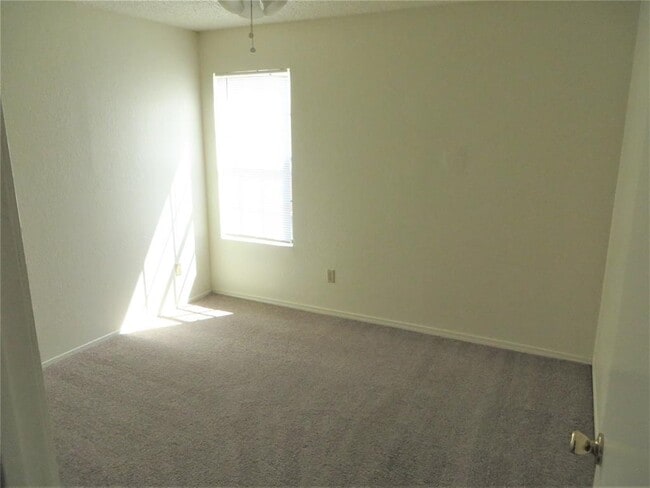 Building Photo - 2217 Katy Ln