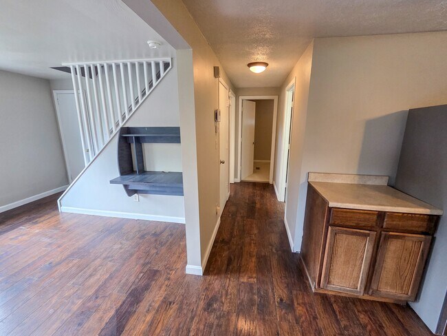 Building Photo - 151 Mahoning Dr