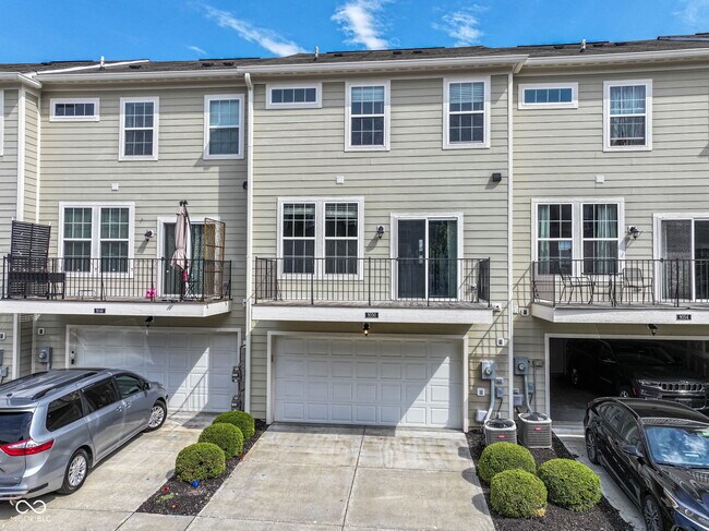 Building Photo - 9050 Mercer Dr