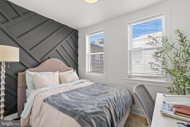 Building Photo - 1743 McClellan St