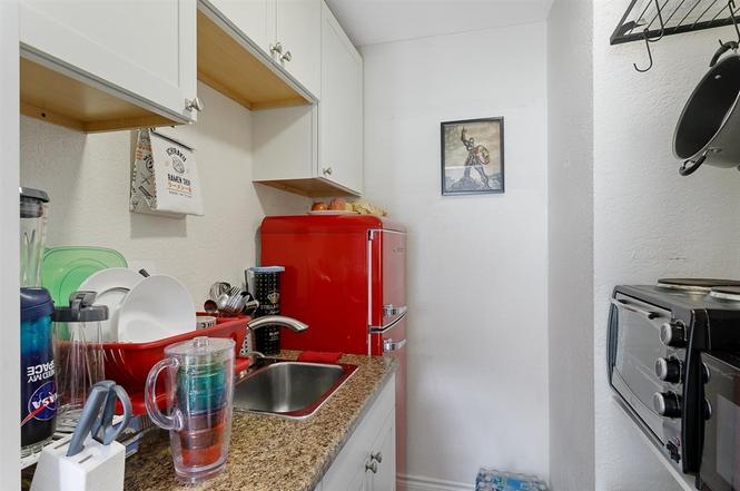 Kitchen - 408 S 33rd St