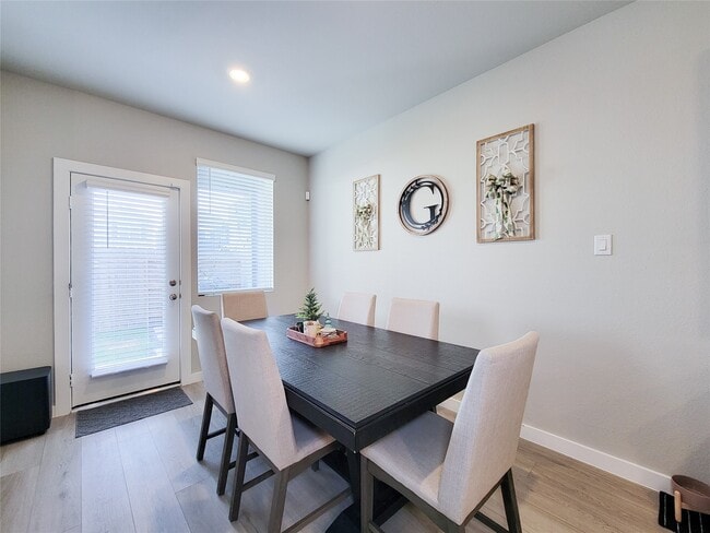 Building Photo - 710 Seafoam Ln