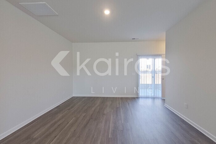 Building Photo - 2083 Banyan Cir