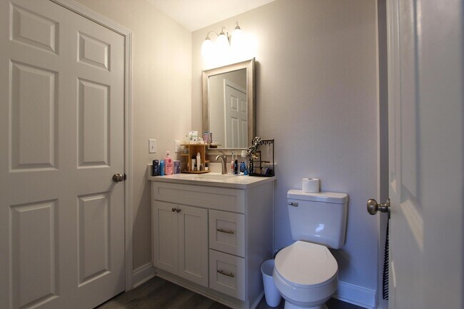 Building Photo - 5366 Highview Dr