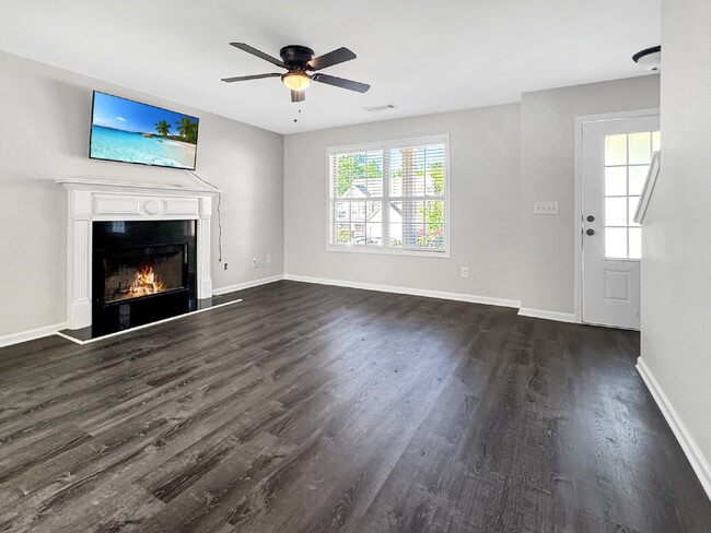 Building Photo - Now Available in Heritage Pointe!