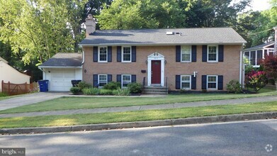 Building Photo - 8615 Regor Ln