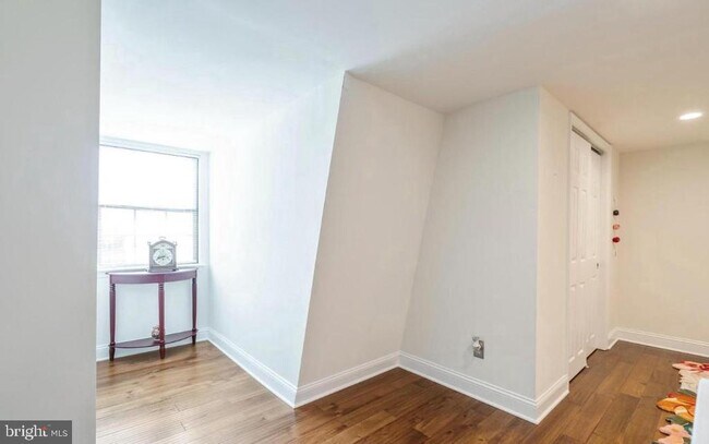 Building Photo - 2074 Yorktown S