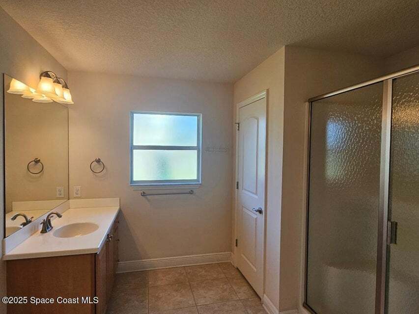 Primary Bathroom - 2074 Botanica Cir
