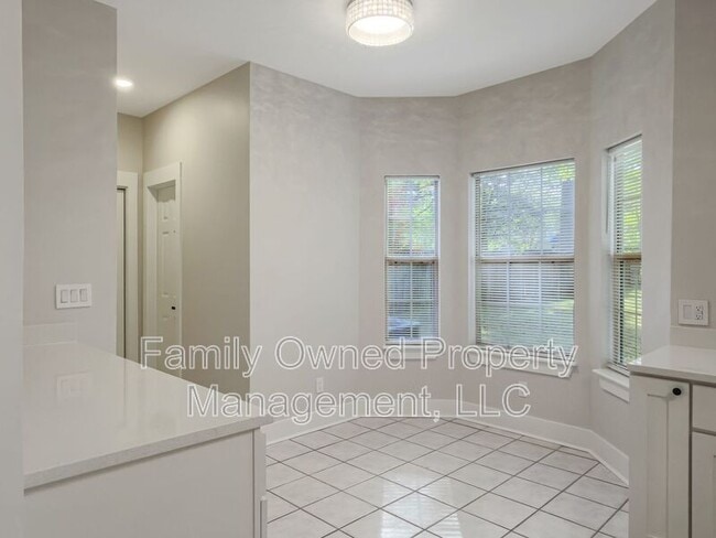 Building Photo - 105 Mallory Dr