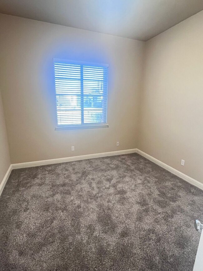 Building Photo - BEAUTIFUL HOME IN ELK GROVE WITH POOL!!