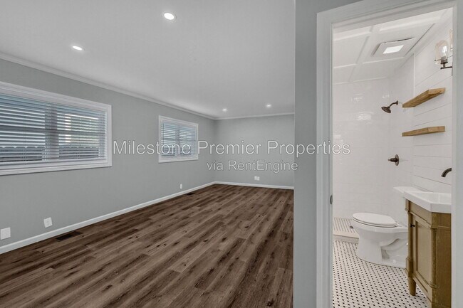 Building Photo - 204 N Holly Ave