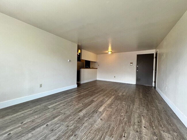 Building Photo - Mathews634 (KC-JF-NB)