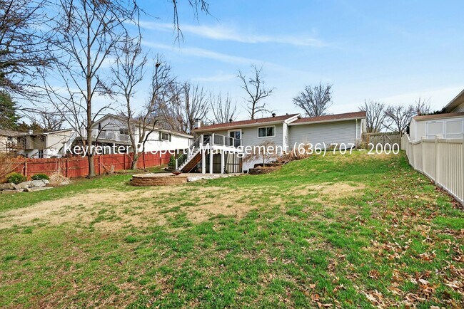 Building Photo - Spacious 3BR Home with Finished Basement in St. Charles