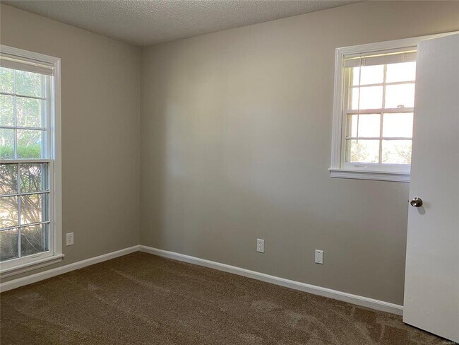 Building Photo - 306 Oakwild Dr