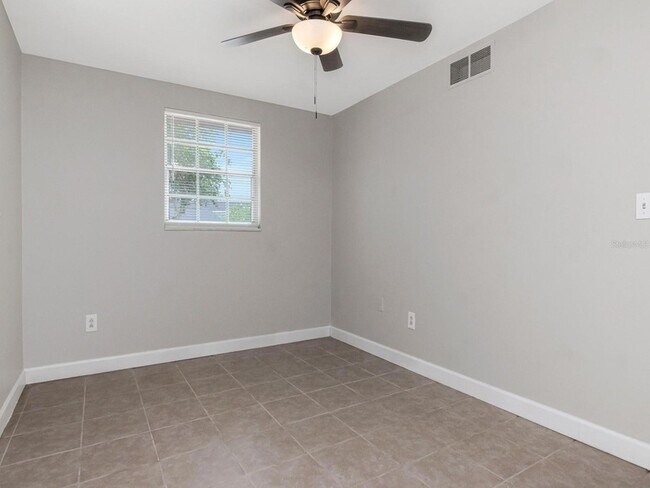 Building Photo - 104 Karde Ln