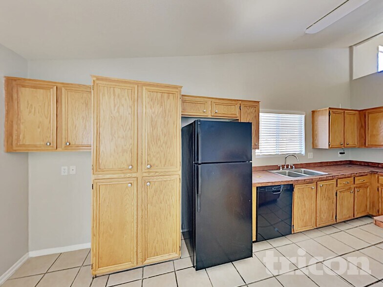 Building Photo - 6619 Clover Wood Ln