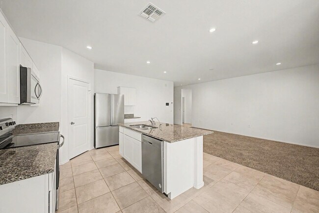 Building Photo - 1566 E Fletcher Dr