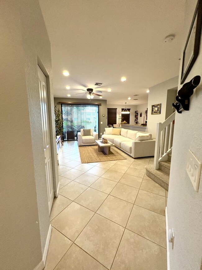 Building Photo - 167 Gramercy Square Dr