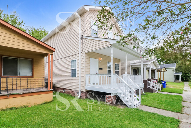 Building Photo - The living is easy in this 3 bedroom, 2.5 ...