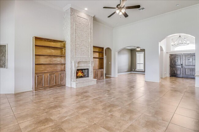 Building Photo - 6241 Lago Vista Dr