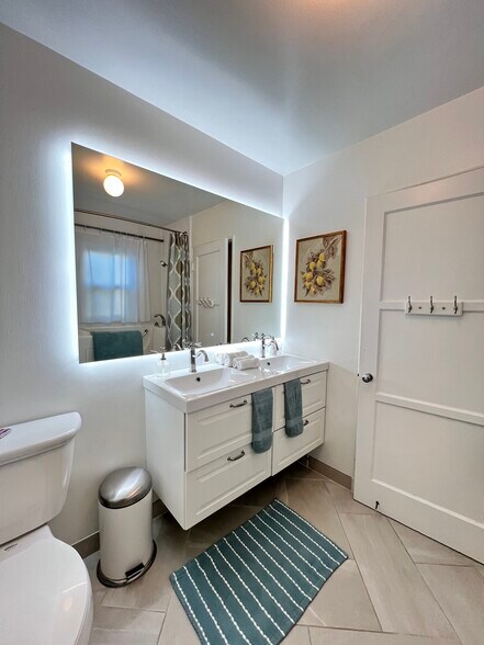 Building Photo - 530 N Quarantina St