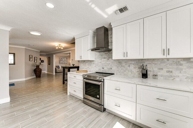 Building Photo - 2473 Yorkshire Dr