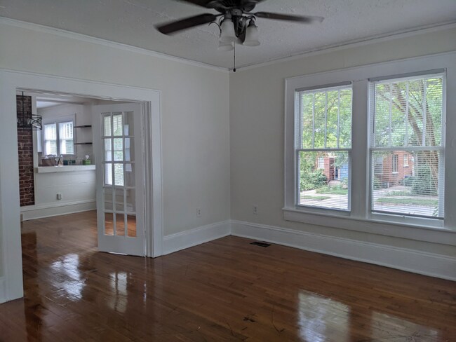 Building Photo - 323 S Hampton Dr