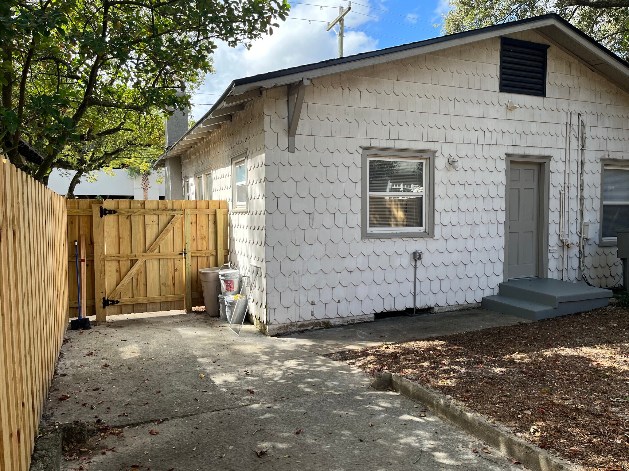 Building Photo - 2149 Mango Pl