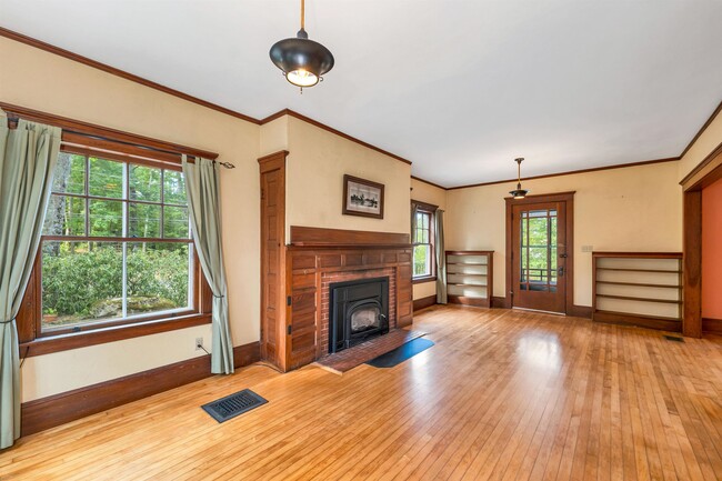 Building Photo - 44 Neighbors Row