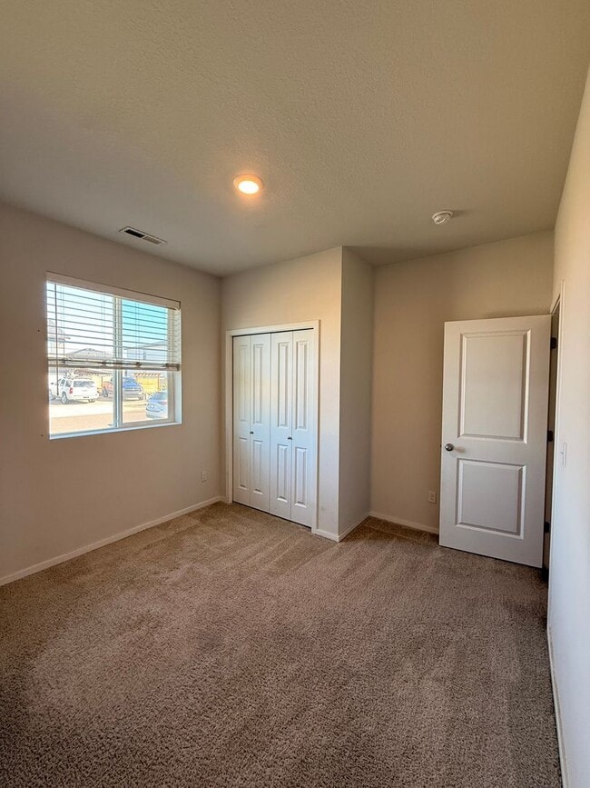 Building Photo - Newer single level 3 bed 2 bath home in NE Salem