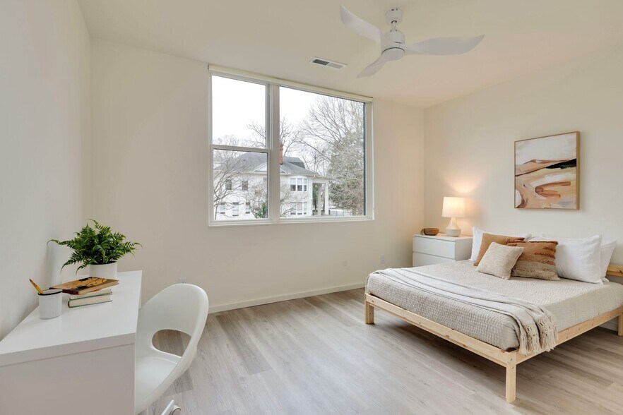 Interior Photo - Professional Coliving - Private Room & Wal...