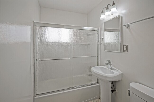 Building Photo - 330 Bungalow Dr