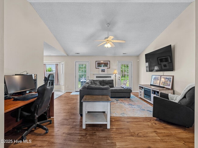 Building Photo - 401 Cherry Ct