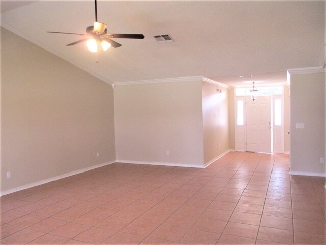 Building Photo - 3156 Peppertree Dr